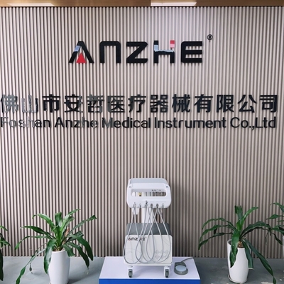 High-End-Arbeitsbank für Tierärzte für Kleintiere Zahnmedizin mit chirurgischen Instrumenten