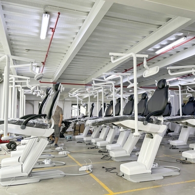Luxuriöses neues Design Zahnarztstuhl Einheit 220V Silber Farbe Zahnoperationsstuhl mit Zahnbleiche Funktion Operation Licht