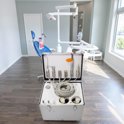 Handheld Design Portable Dental Unit 220V Zugstange Zahnlieferungseinheit mit Zahnhandstück Heilung Licht und Zahnkalker